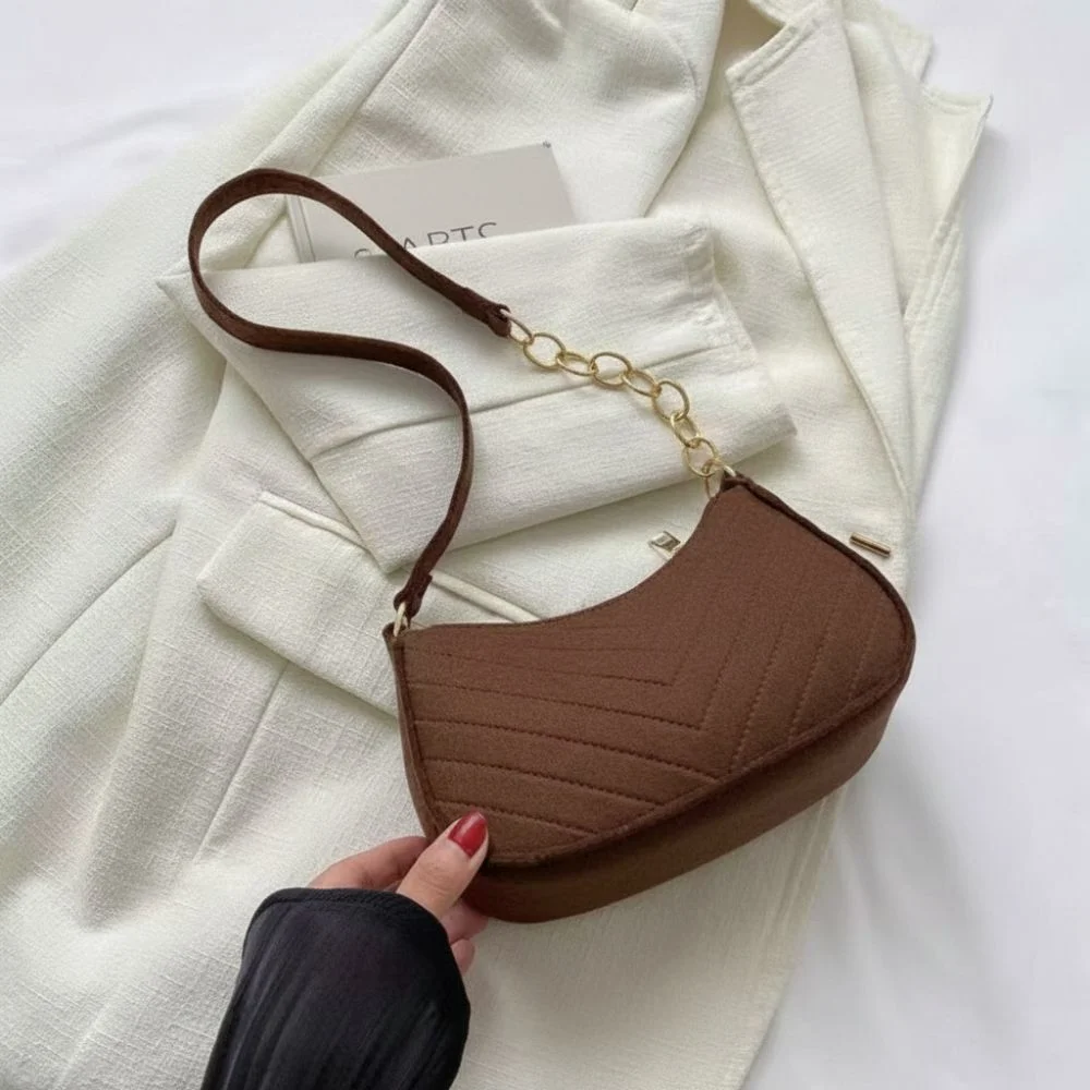 New Felt Women Shoulder Bag Mini Small Square Crossbody Bag With Pom Poms Underarm Handbag Woman Casual
New Felt Women Shoulder Bag Mini Small Square Crossbody Bag With Pom Poms Underarm Handbag Woman Casual