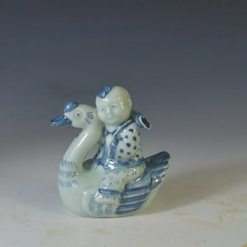 3.7" China Jingdezhen Blue and White Porcelain Child Riding Goose Water-drop
3.7" China Jingdezhen Blue and White Porcelain Child Riding Goose Water-drop