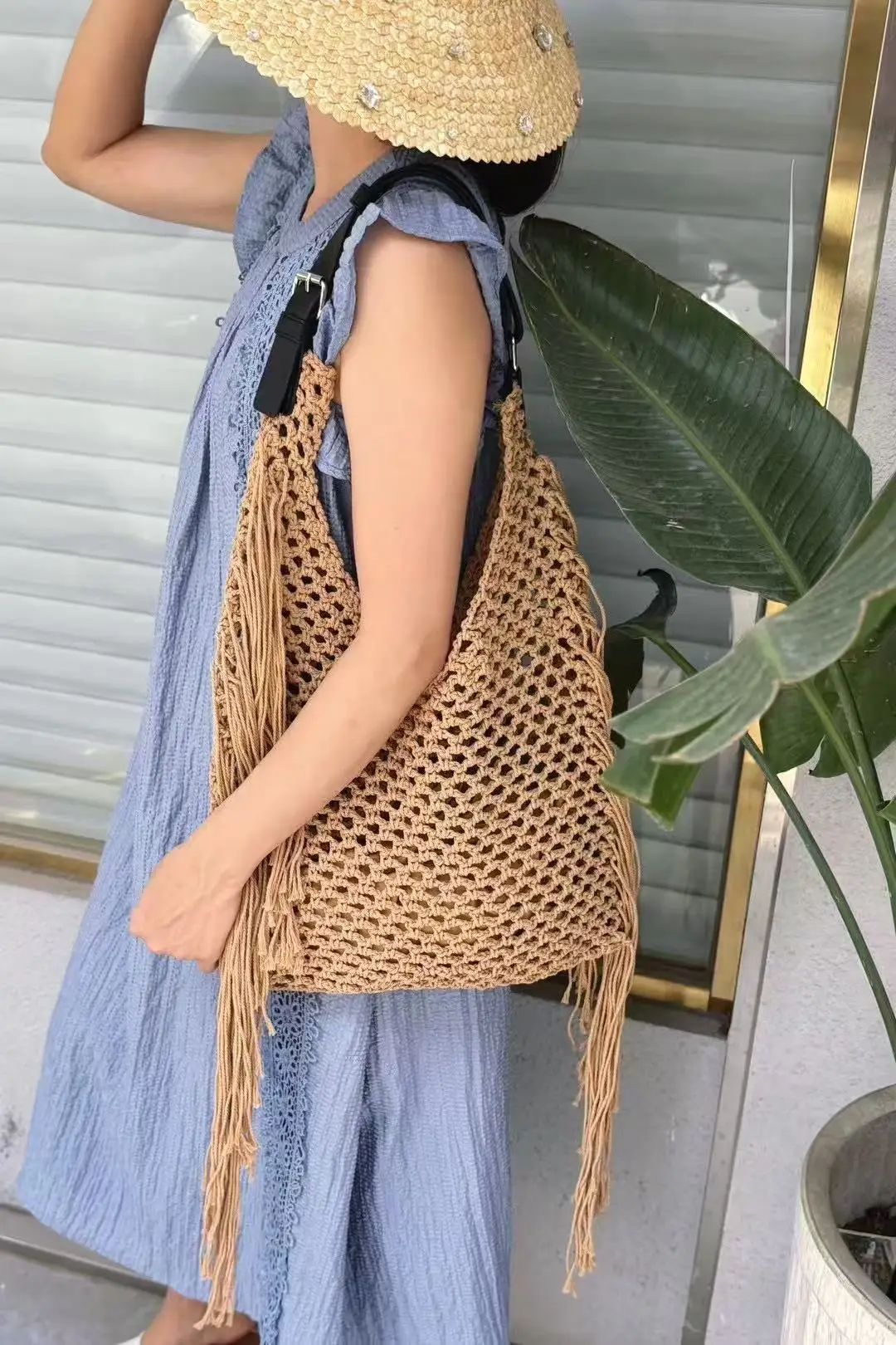 Fashion Tassel Hollow Out Handmade Bucket Bag Large Capacity Tote Bag Women Handbag Holiday Vacation Beach Bag Shoulder Bag
Fashion Tassel Hollow Out Handmade Bucket Bag Large Capacity Tote Bag Women Handbag Holiday Vacation Beach Bag Shoulder Bag