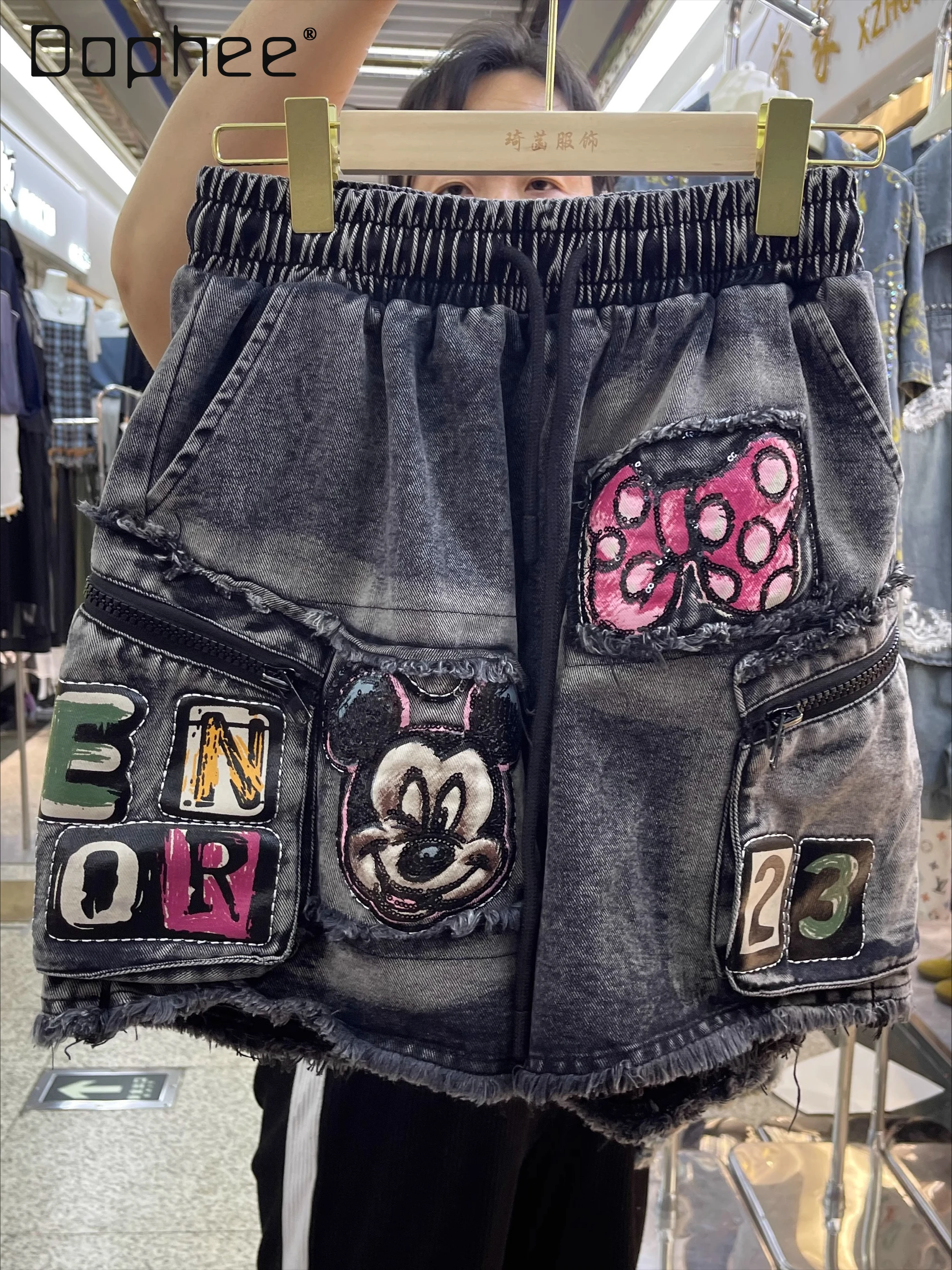 Trendy Brand Shorts Women's 2025 Summer New Heavy Industry Multi-pocket Cotton Sports Loose Cartoon Printed Elastic Waist Shorts
Trendy Brand Shorts Women's 2025 Summer New Heavy Industry Multi-pocket Cotton Sports Loose Cartoon Printed Elastic Waist Shorts