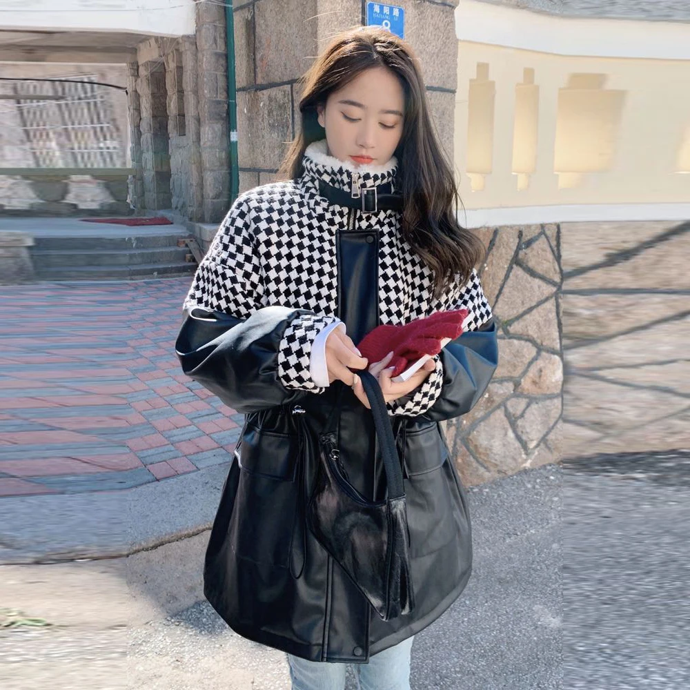 2023 Winter New Patchwork Checkerboard Cotton Jacket Women's Turn-down Collar PU Leather Coat Female Loose Fashion Zipper Coat
2023 Winter New Patchwork Checkerboard Cotton Jacket Women's Turn-down Collar PU Leather Coat Female Loose Fashion Zipper Coat