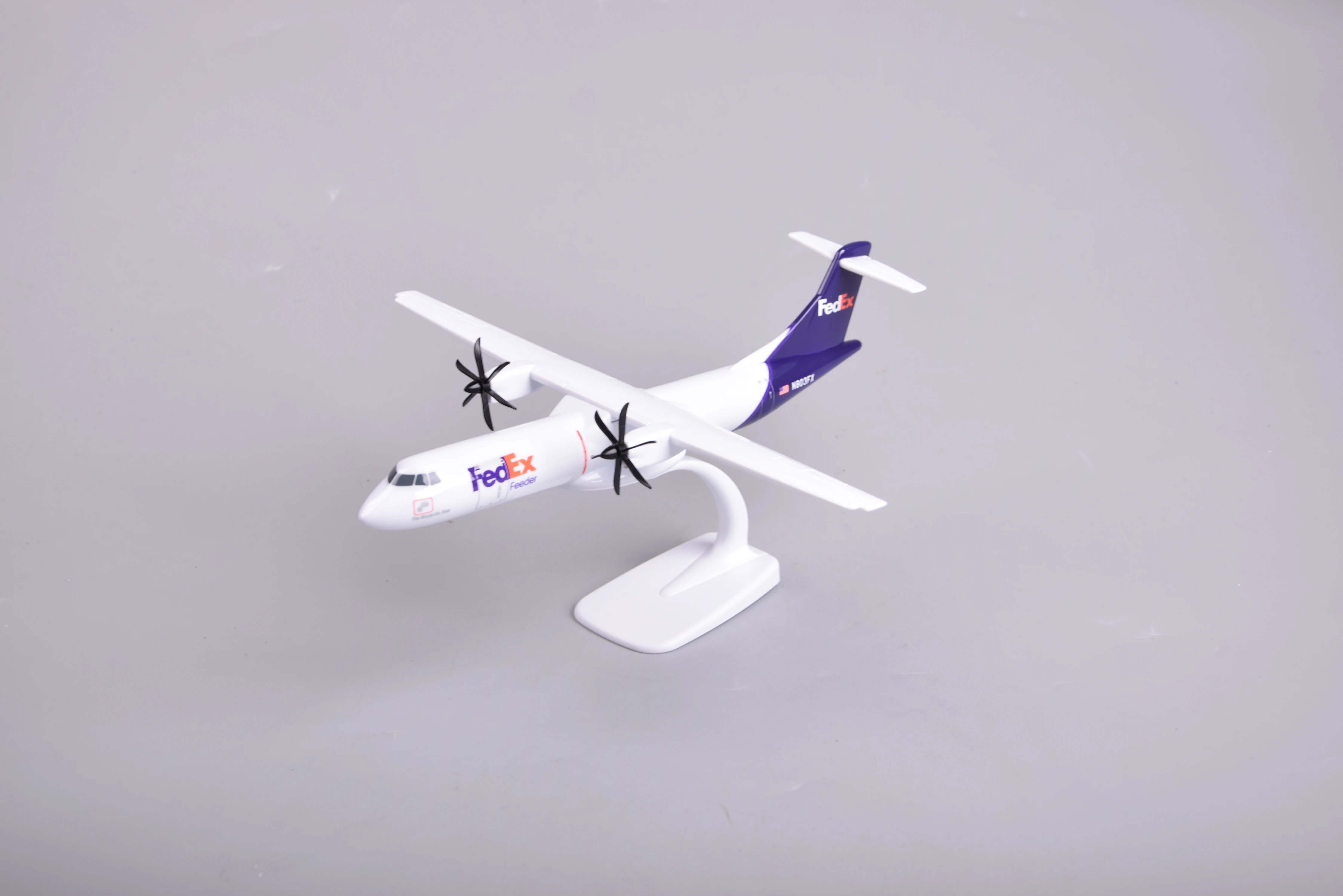 1/100 Scale 28cm Metal Alloy FedEx ATR Airways Diecast Aircraft Model With Plane Wheels & Base Airplane Home Ornament
1/100 Scale 28cm Metal Alloy FedEx ATR Airways Diecast Aircraft Model With Plane Wheels & Base Airplane Home Ornament