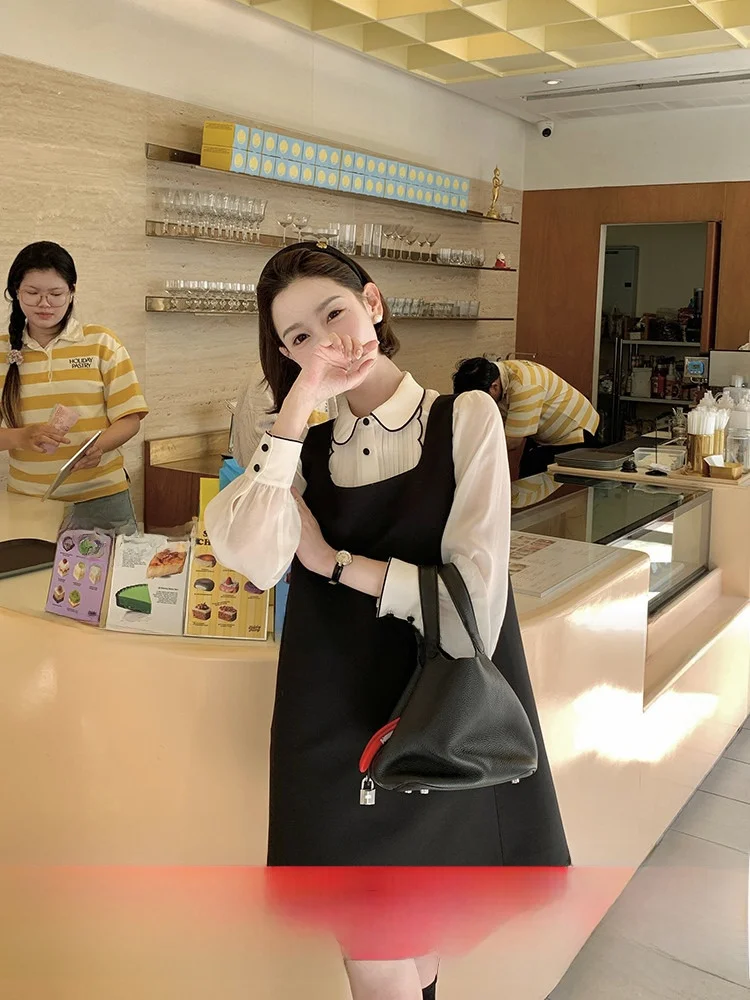Artme Casual Style Women's Shirt with Pleated Design And Doll Collar Black Anti-Aging Accordion Pleat Top for Ladies
Artme Casual Style Women's Shirt with Pleated Design And Doll Collar Black Anti-Aging Accordion Pleat Top for Ladies