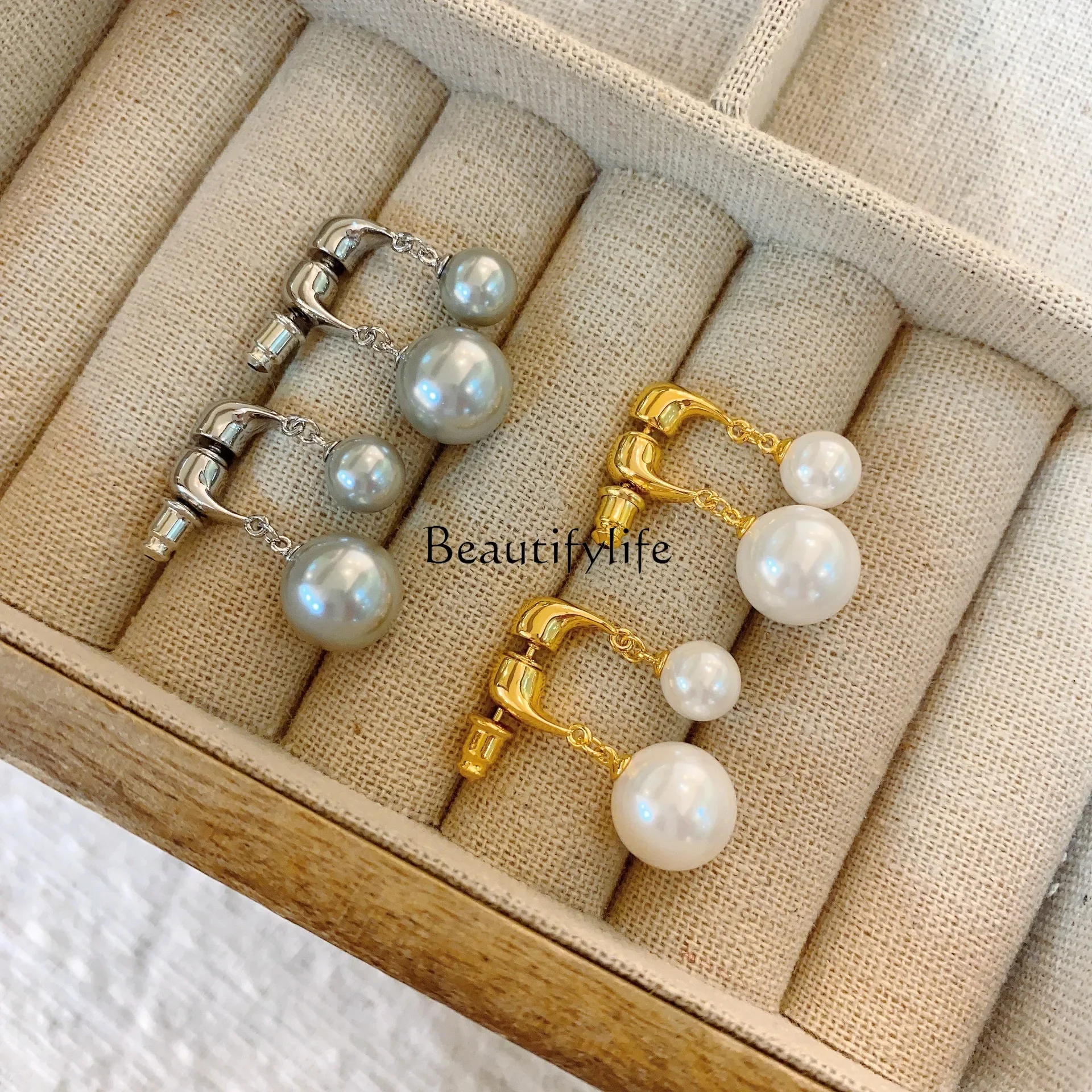 Premium size pearl two-color temperament a variety of ways to wear women's earrings
Premium size pearl two-color temperament a variety of ways to wear women's earrings