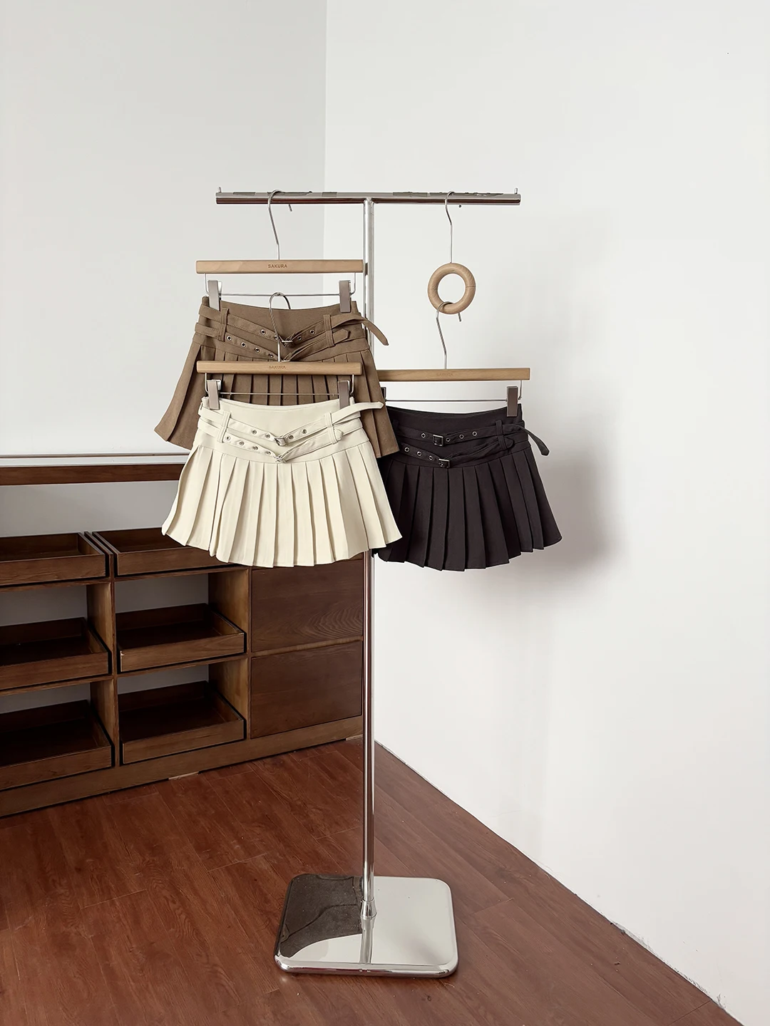 High Waist Pleated Skirt Women's Summer Belt Decorative Slimming Prevent Exposure Spicy Girl Retro A-Line Skirt
High Waist Pleated Skirt Women's Summer Belt Decorative Slimming Prevent Exposure Spicy Girl Retro A-Line Skirt