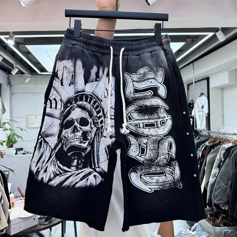 High Quality Skull Print Lost Intricacy Shorts High Street Men Women Washed Do Old Loose Drawstring Capri Pants
High Quality Skull Print Lost Intricacy Shorts High Street Men Women Washed Do Old Loose Drawstring Capri Pants