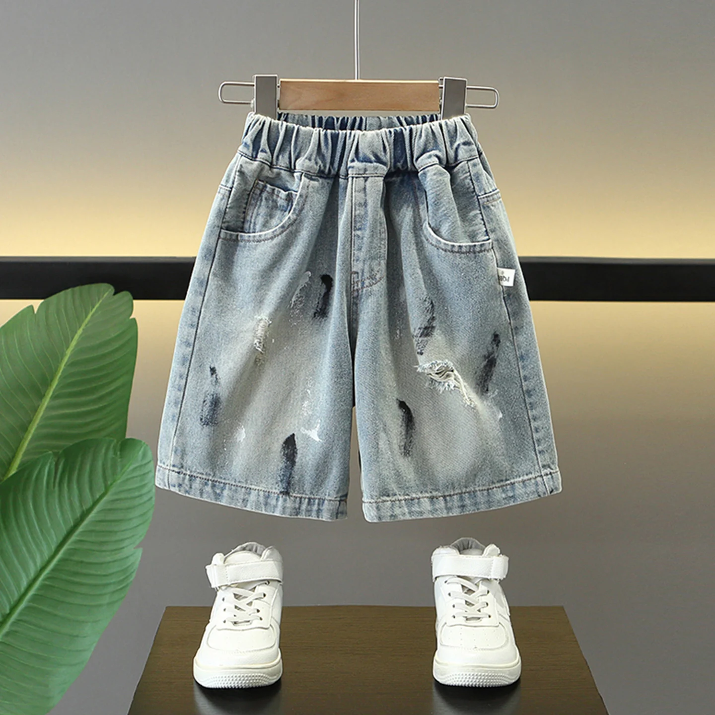 New Boys Vintage Washed Denim Shorts Kids Fashion Distressed Paint Jean Shorts Ripped & Graffiti Loose Casual Summer Trousers
New Boys Vintage Washed Denim Shorts Kids Fashion Distressed Paint Jean Shorts Ripped & Graffiti Loose Casual Summer Trousers