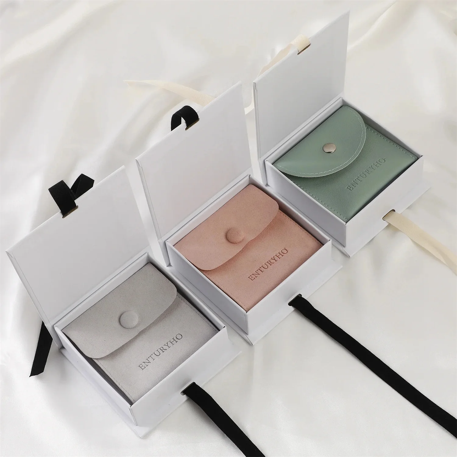 50pcs 9x9x4cm jewelry packaging boxes exquisite jewelry lid boxes, custom logo on paper boxes persg Paper Box with Sponge Person
50pcs 9x9x4cm jewelry packaging boxes exquisite jewelry lid boxes, custom logo on paper boxes persg Paper Box with Sponge Person