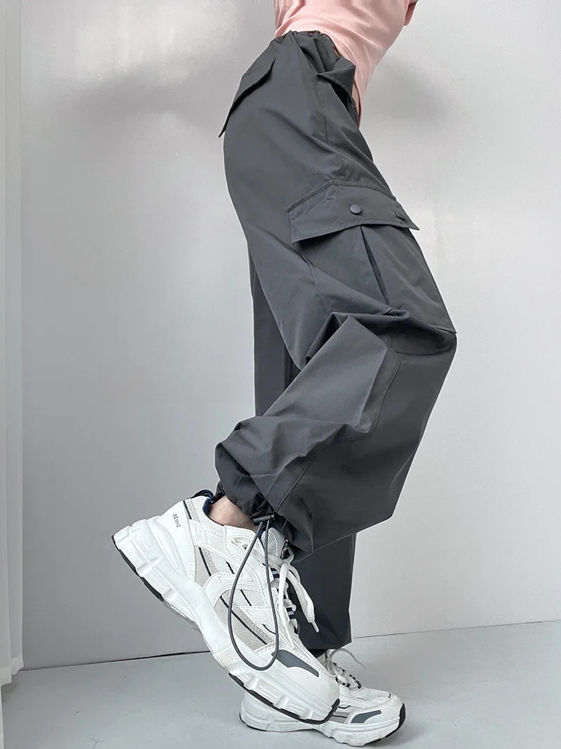 American Camping Style Women's Casual Loose Thin Work Pants Multi-Pocket Drawstring Straight Leg Pants for Spring
American Camping Style Women's Casual Loose Thin Work Pants Multi-Pocket Drawstring Straight Leg Pants for Spring