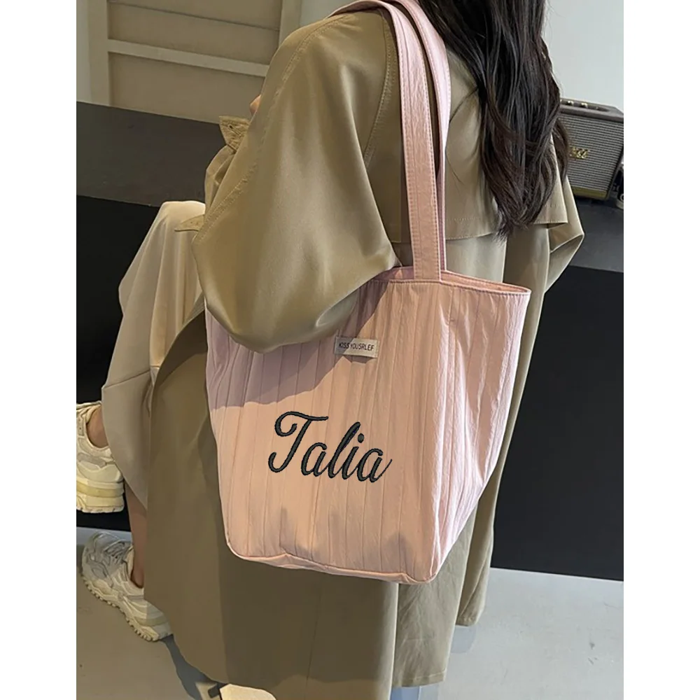 2025 Large Capacity Women's Customizable Embroidered One Shoulder Tote Bag, Versatile Fashion Simple Striped Casual Underarm Bag
2025 Large Capacity Women's Customizable Embroidered One Shoulder Tote Bag, Versatile Fashion Simple Striped Casual Underarm Bag