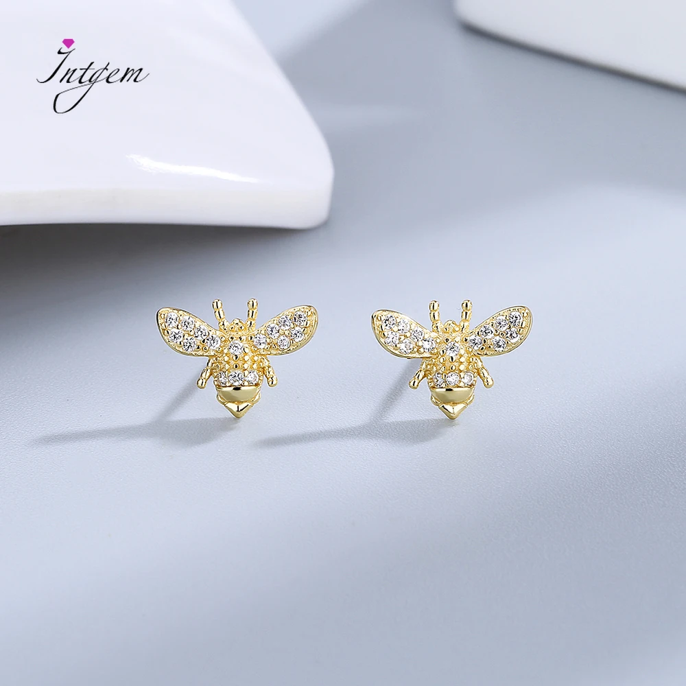 Gold Bee Stud Earrings 925 Sterling Silver Fine Jewelry for Women Exquise Small Earrings Inlaid Shining Clear Zircon Party Gifts
Gold Bee Stud Earrings 925 Sterling Silver Fine Jewelry for Women Exquise Small Earrings Inlaid Shining Clear Zircon Party Gifts