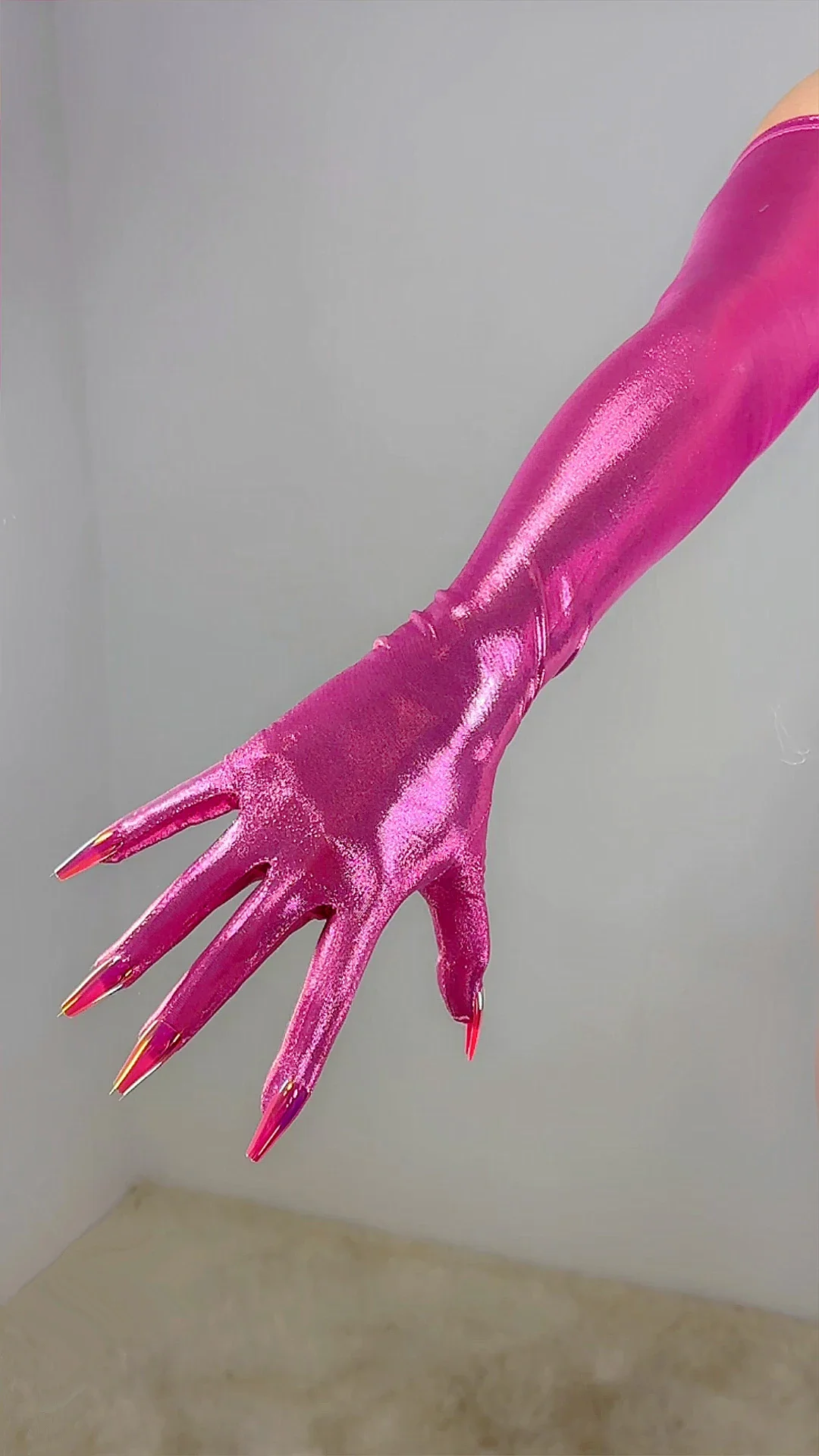 70CM Long Pink NAIL GLOVES HOLOGRAPHIC Metallic Shiny Liquid Elastic Extra Thin Halloween Costume Party Cosplay Glove with Nails
70CM Long Pink NAIL GLOVES HOLOGRAPHIC Metallic Shiny Liquid Elastic Extra Thin Halloween Costume Party Cosplay Glove with Nails