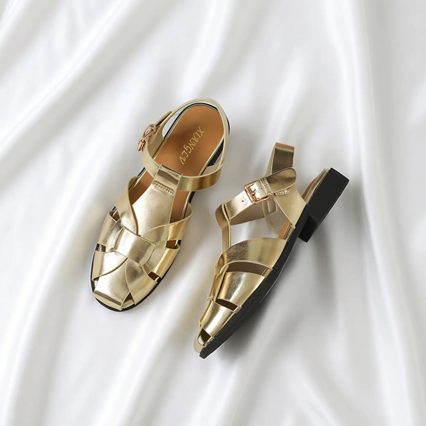 Women Flat Sandals Brand Designer Summer Weave Hollow Vintage Roman Gladiator Shoes Metal Buckle Casual Sandalias Big Size 43
Women Flat Sandals Brand Designer Summer Weave Hollow Vintage Roman Gladiator Shoes Metal Buckle Casual Sandalias Big Size 43