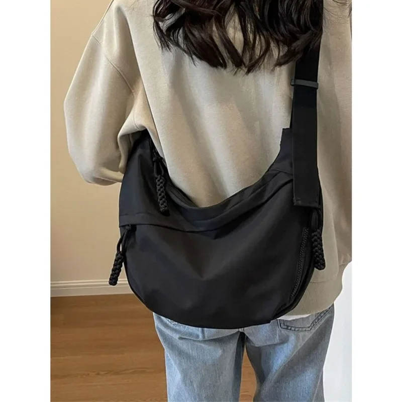 Large Capacity Canvas Bag Women's New Casual Versatile Commuter Shoulder Bag Light Sports Messenger Dumpling Bag
Large Capacity Canvas Bag Women's New Casual Versatile Commuter Shoulder Bag Light Sports Messenger Dumpling Bag