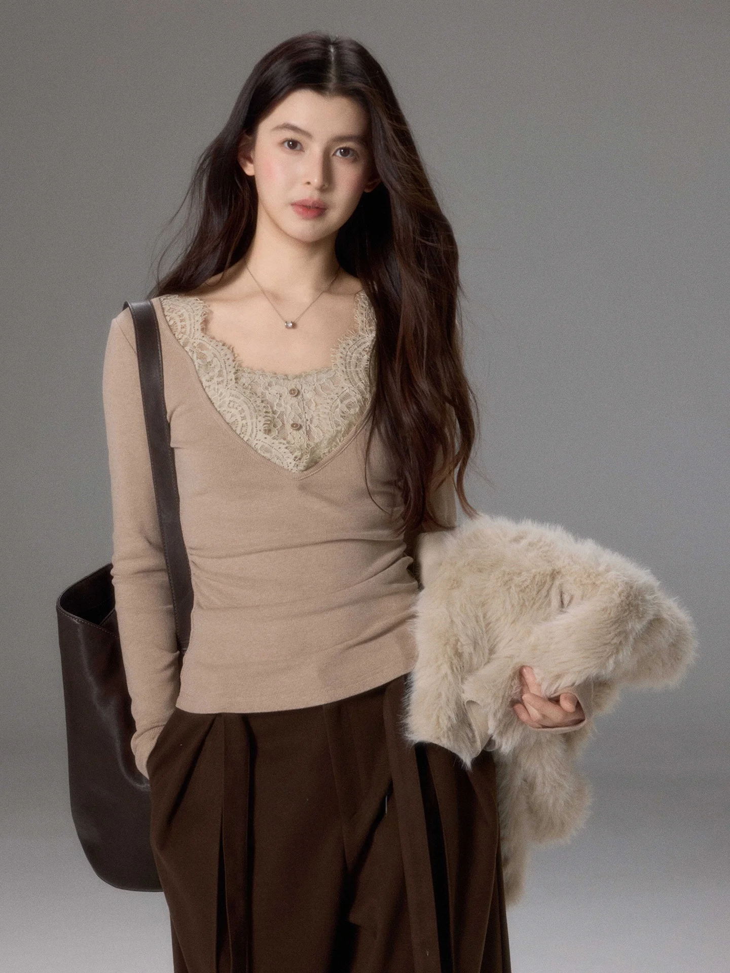 Ретро-стиль, длинный рукав, кружевная отделка, облегающий крой, базовая футболка, женский модный дизайн, нижняя одежда, V-образный вырез, вязаный топ, дышащий, приятный к коже.
Ретро-стиль, длинный рукав, кружевная отделка, облегающий крой, базовая футболка, женский модный дизайн, нижняя одежда, V-образный вырез, вязаный топ, дышащий, приятный к коже.