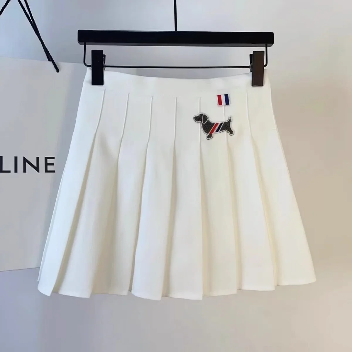 Korean New Suit Skirt Women Golf Wear 2024 Autumn Luxury Brand Golf Skirt Fashion Embroidery Mini Skirt Women Golf Clothing
Korean New Suit Skirt Women Golf Wear 2024 Autumn Luxury Brand Golf Skirt Fashion Embroidery Mini Skirt Women Golf Clothing
