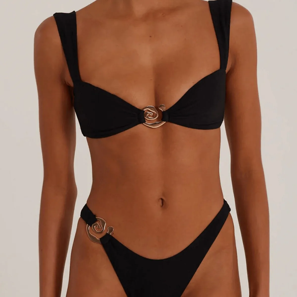 2025 New Sexy Metal Bikini Set Swimsuit for Women Push Up Swimwear Female Summer Two Pieces Bathing Suit Beachwear Accessories
2025 New Sexy Metal Bikini Set Swimsuit for Women Push Up Swimwear Female Summer Two Pieces Bathing Suit Beachwear Accessories