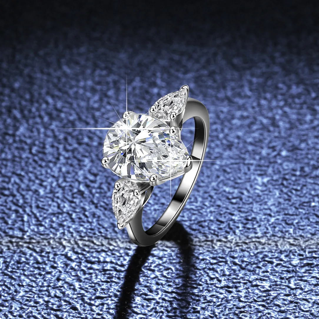 Women's 4-carat mossanite pt950 diamond ring inlaid with pear-shaped water droplet platinum ring gift certificate
Women's 4-carat mossanite pt950 diamond ring inlaid with pear-shaped water droplet platinum ring gift certificate