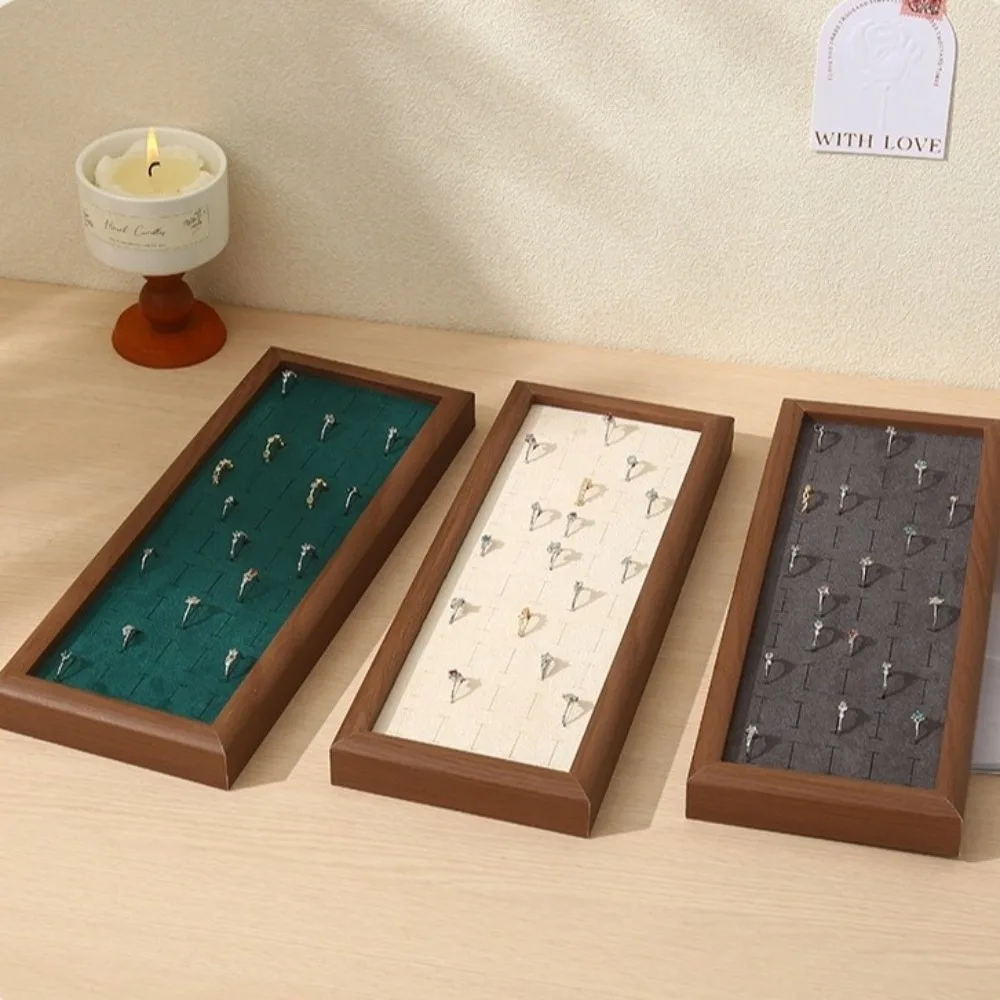 Новые подставки для украшений на 50 слотов, большой вместимости, с функцией демонстрации, велюровые лотки для колец, подставка для демонстрации ювелирных изделий
Новые подставки для украшений на 50 слотов, большой вместимости, с функцией демонстрации, велюровые лотки для колец, подставка для демонстрации ювелирных изделий