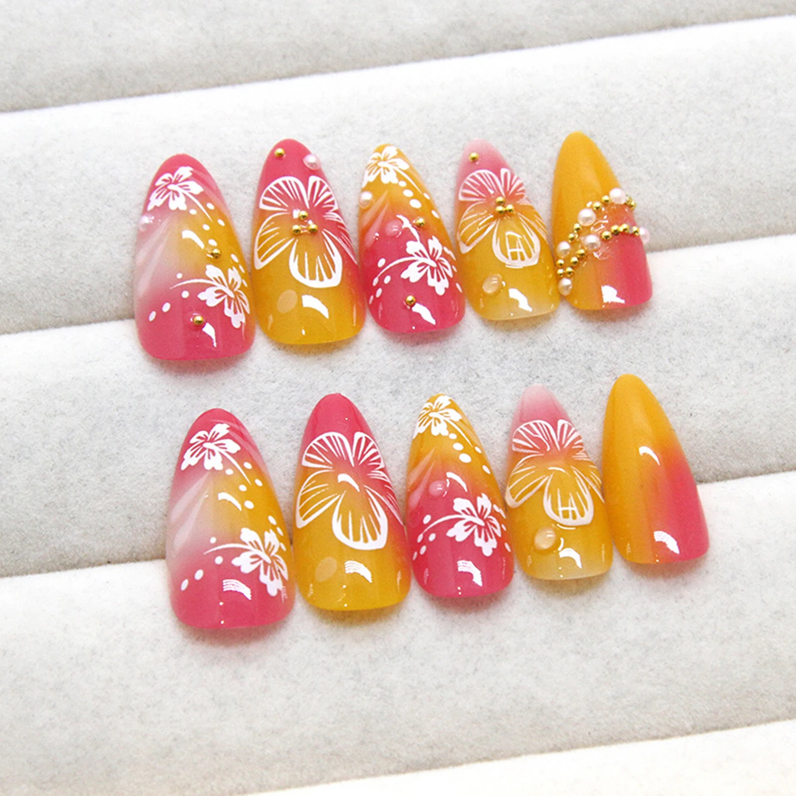 Elegant Pink/Orange Almond Fake Nails 24Pcs Summer Wearable Press On Nails White Flower Printed False Nails Charms Beads Deor
Elegant Pink/Orange Almond Fake Nails 24Pcs Summer Wearable Press On Nails White Flower Printed False Nails Charms Beads Deor