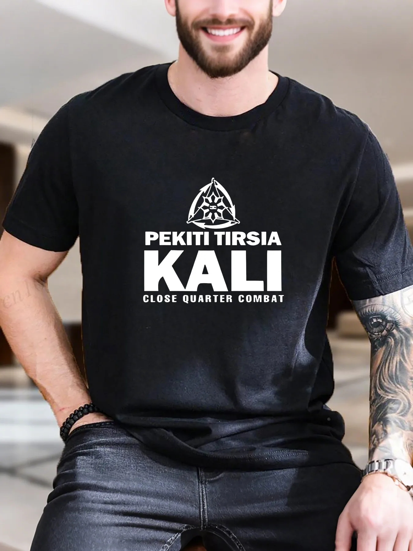 Новое поступление, модная футболка Pekiti Tirsia Kali Close Quarter Combat Heavyweight, Лидер продаж, винтажная забавная модная мужская футболка
Новое поступление, модная футболка Pekiti Tirsia Kali Close Quarter Combat Heavyweight, Лидер продаж, винтажная забавная модная мужская футболка