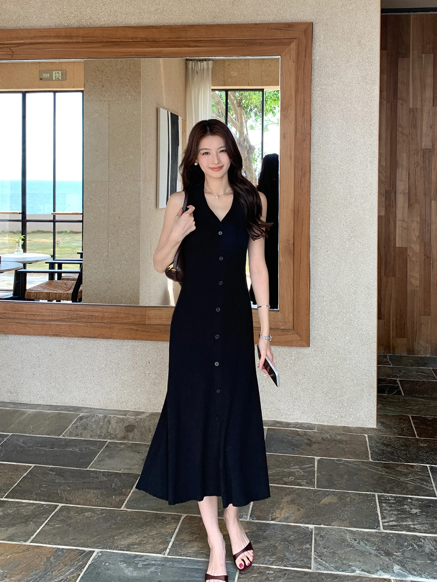 Maven Lin Elegant Knitted Vest Dress Women's Slim Fit Black Fish Tail Skirt V-Neck Sleeveless Fashion Casual Style Dress
Maven Lin Elegant Knitted Vest Dress Women's Slim Fit Black Fish Tail Skirt V-Neck Sleeveless Fashion Casual Style Dress