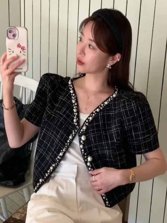 Летняя верхняя одежда. Женский открытый кардиган с v-образным вырезом Bubble Sve. Дизайн на одной пуговице. Сенсационный однорядный топ на пуговицах.
Летняя верхняя одежда. Женский открытый кардиган с v-образным вырезом Bubble Sve. Дизайн на одной пуговице. Сенсационный однорядный топ на пуговицах.