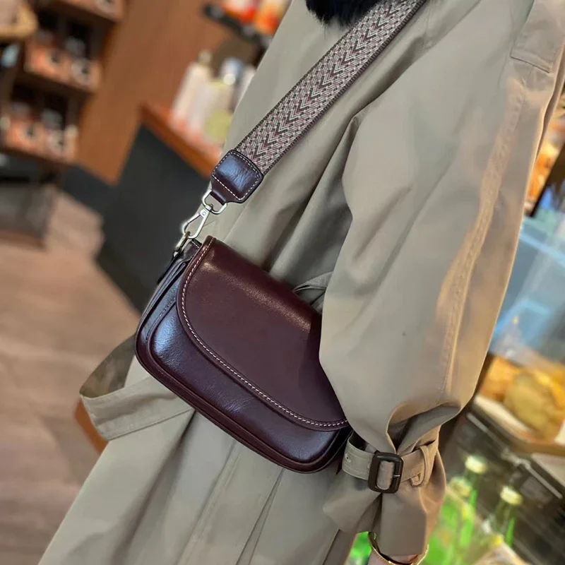Female Cowhide Luxury Retro Crossbody Bag Women Natural Cow Leather Bag Lady High Quality Commuter Shoulder Bags Ladies Handbag
Female Cowhide Luxury Retro Crossbody Bag Women Natural Cow Leather Bag Lady High Quality Commuter Shoulder Bags Ladies Handbag