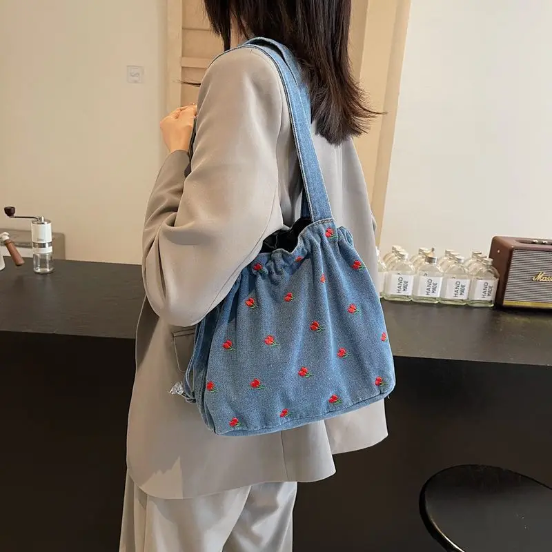 Uniquely Designed Denim Canvas Bag Fashionable and Versatile Embroidered Drawstring, Small Bucket Hand-Held Bag
Uniquely Designed Denim Canvas Bag Fashionable and Versatile Embroidered Drawstring, Small Bucket Hand-Held Bag