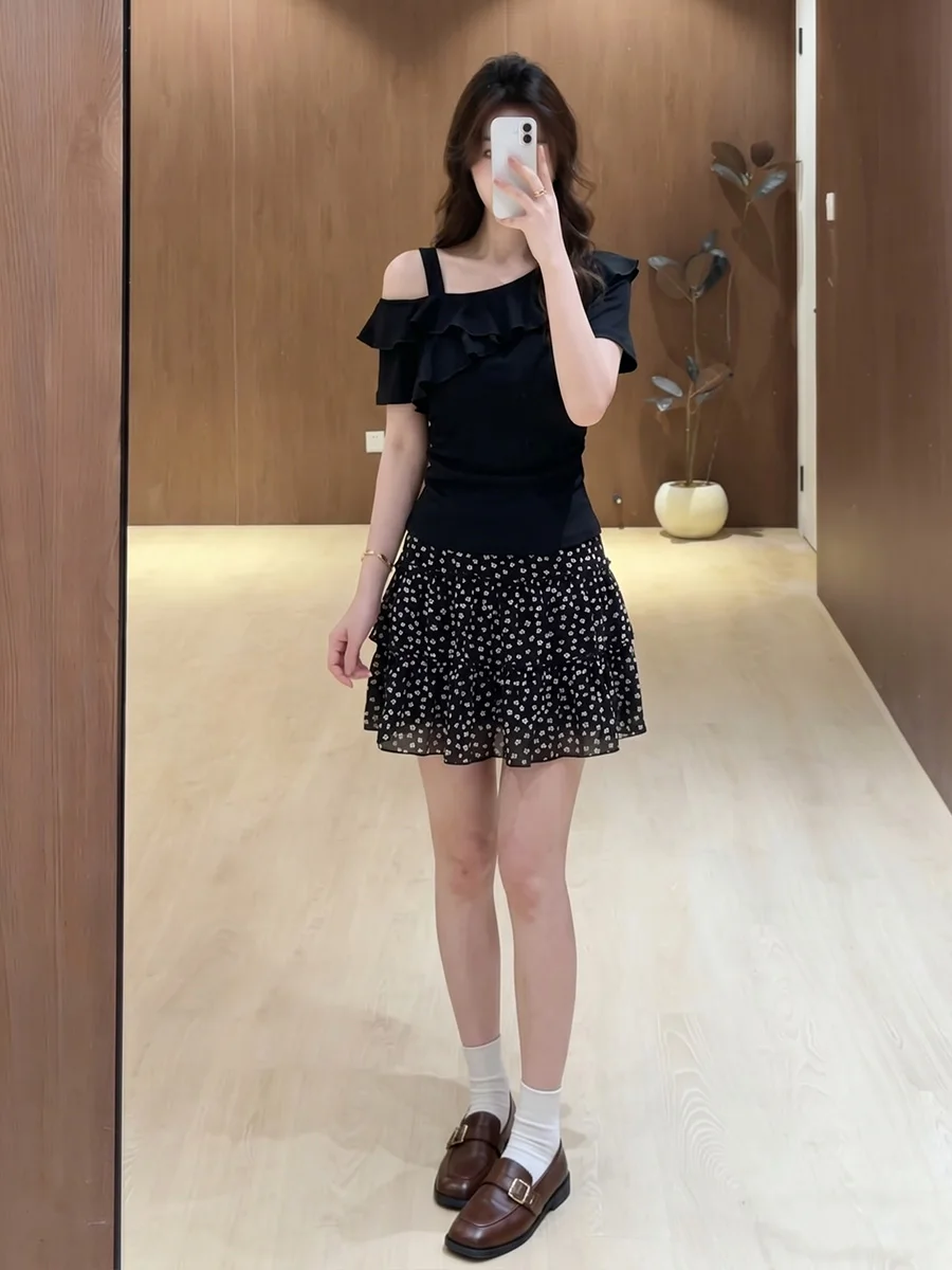 plus Size Summer Floral Print off Shoulder Short Sleeve Top with Ruffle Hem High Waist Skirt Fashionable Ageless Ensemble
plus Size Summer Floral Print off Shoulder Short Sleeve Top with Ruffle Hem High Waist Skirt Fashionable Ageless Ensemble
