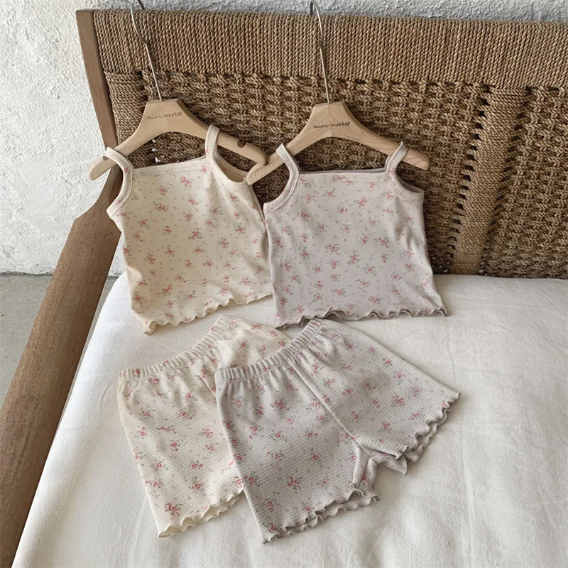 Two-piece Set Children's Clothing Summer Style Baby Thin Cotton Floral Suspender Shorts Kids Cool Suit
Two-piece Set Children's Clothing Summer Style Baby Thin Cotton Floral Suspender Shorts Kids Cool Suit