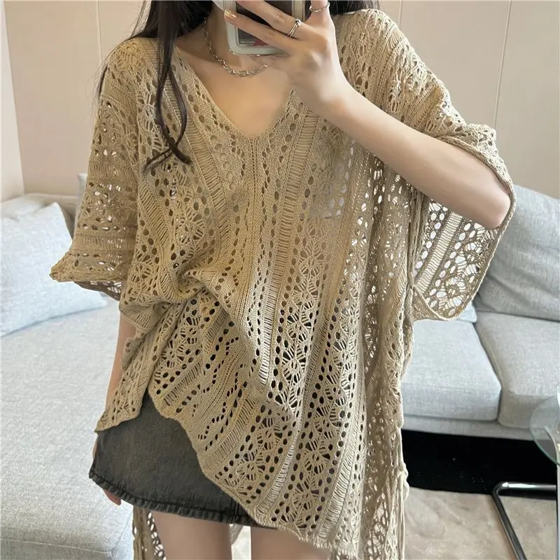Fashion V-Neck Batwing Sleeve Hollow Out Blouse 2025 Summer New Korean Pullovers Tops Loose Casual Shirt
Fashion V-Neck Batwing Sleeve Hollow Out Blouse 2025 Summer New Korean Pullovers Tops Loose Casual Shirt