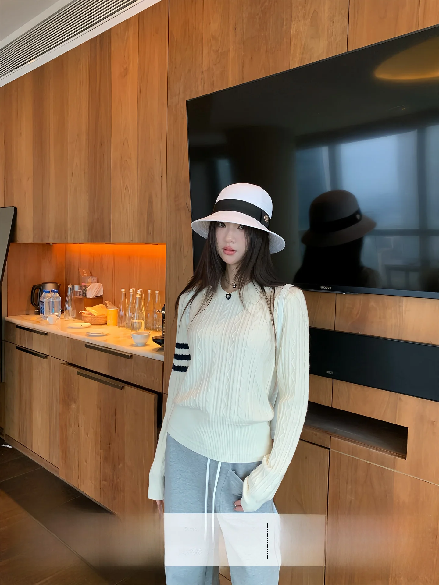 Slim Fit Ne Knitted Sweater Women's College Sle Tee Bar Design Casual Long Sve Spring Faion JZSZNR Brand
Slim Fit Ne Knitted Sweater Women's College Sle Tee Bar Design Casual Long Sve Spring Faion JZSZNR Brand