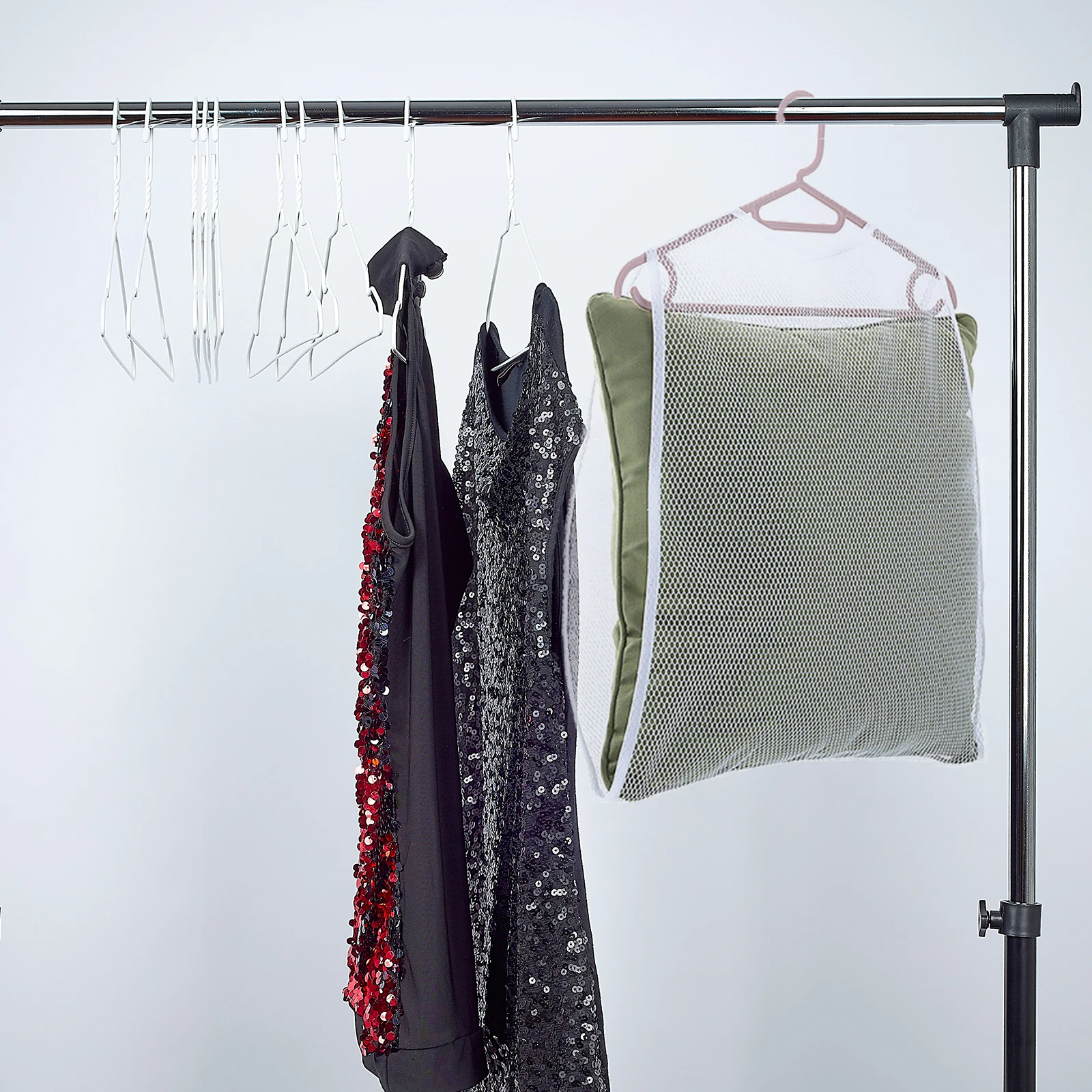 2Pcs Pillow Mesh Bags Windproof Hanging Laundry Bag Foldable Storage Socks Shoes Drying Net Bag Underwear Net
2Pcs Pillow Mesh Bags Windproof Hanging Laundry Bag Foldable Storage Socks Shoes Drying Net Bag Underwear Net