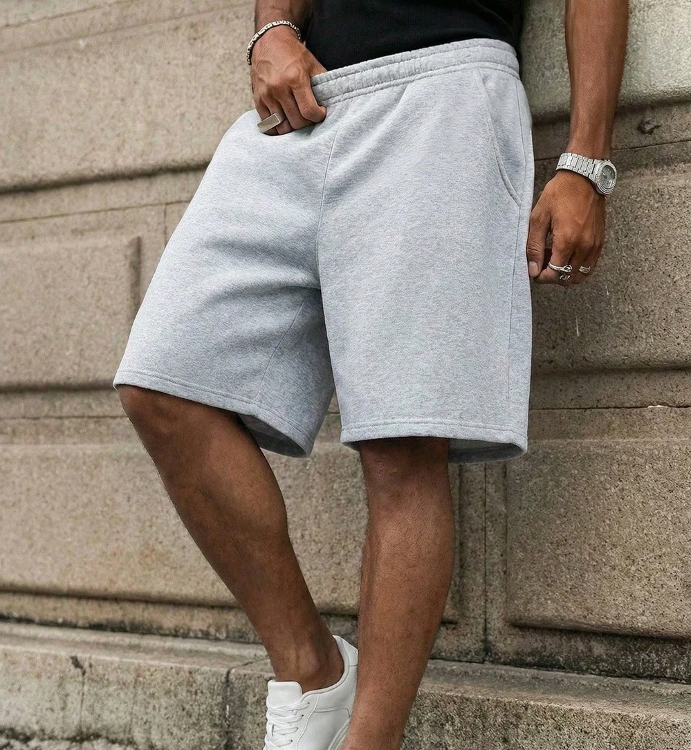 Men's solid color loose-fitting shorts, elastic waistband with drawstring design, casual and breathable summer menswear.
Men's solid color loose-fitting shorts, elastic waistband with drawstring design, casual and breathable summer menswear.
