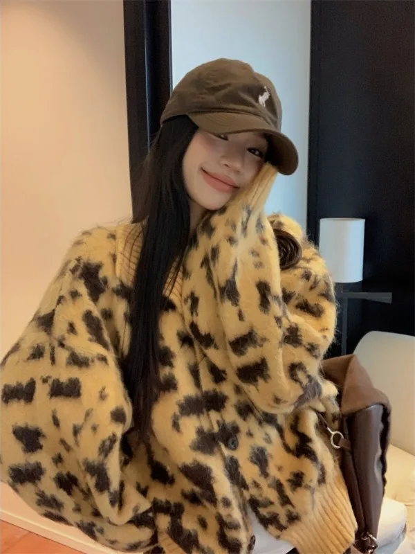 Модный длинный вязаный кардиган с леопардовым принтом, женский повседневный свободный топ, осень 2023, новинка свободного покроя на пуговицах для поездок на работу
Модный длинный вязаный кардиган с леопардовым принтом, женский повседневный свободный топ, осень 2023, новинка свободного покроя на пуговицах для поездок на работу