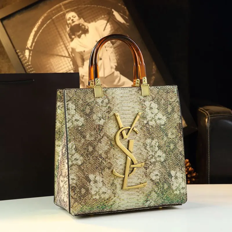 Genuine Leather Mom Bag for Women Large Capacity Crocodile Print Tote Bag Practical Diaper Bag Spacious Work Travel Purse
Genuine Leather Mom Bag for Women Large Capacity Crocodile Print Tote Bag Practical Diaper Bag Spacious Work Travel Purse