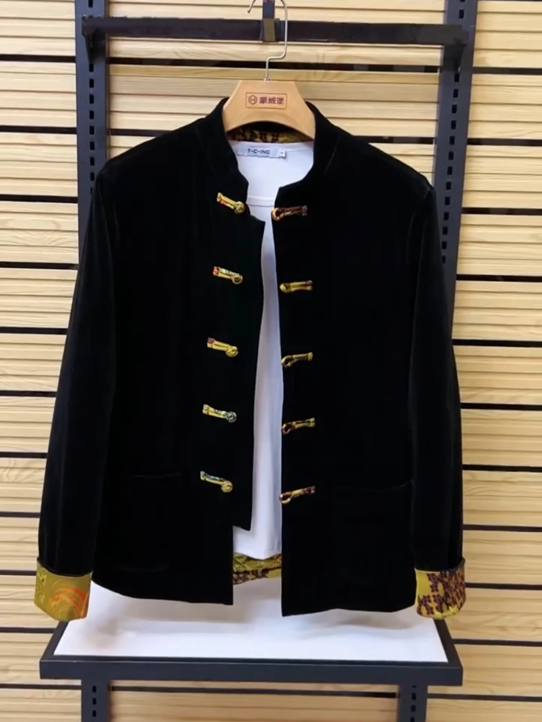 Мужская хлопковая куртка-танкун 8866 с завязками, осенне-зимняя, новая модная, приталенная, в этническом стиле, повседневная одежда для молодежи
Мужская хлопковая куртка-танкун 8866 с завязками, осенне-зимняя, новая модная, приталенная, в этническом стиле, повседневная одежда для молодежи