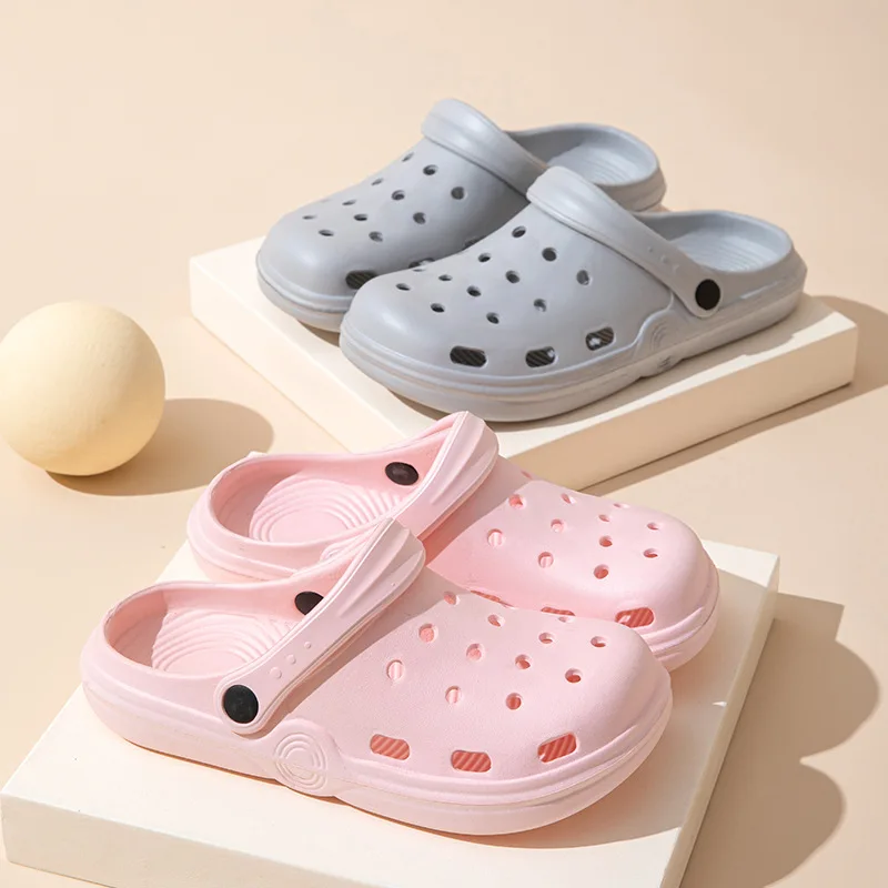 Cute Hole Hole Sandals for Women in Trend Summer Breathable Thick Bottom Beach Shoes Couples Slippers Comfortable Cartoon Clogs
Cute Hole Hole Sandals for Women in Trend Summer Breathable Thick Bottom Beach Shoes Couples Slippers Comfortable Cartoon Clogs