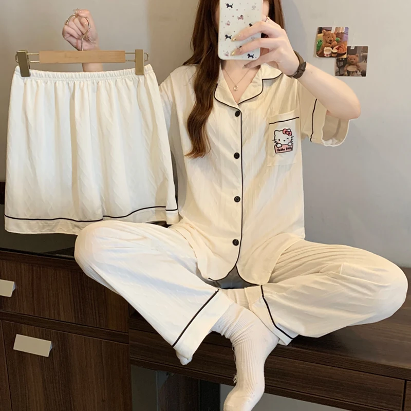 Summer jacquard three-piece embroidery fun KT cat short-sleeved pajamas casual loungewear set
Summer jacquard three-piece embroidery fun KT cat short-sleeved pajamas casual loungewear set