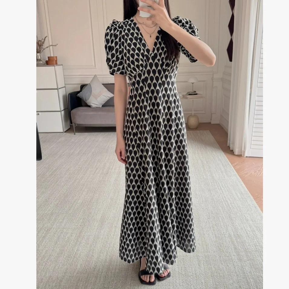 Withered 2026 Spring/summer French Elegant Style Black And White Water Drop Lace Embroidered Short Sleeve V-neck Tea Break Dress
Withered 2026 Spring/summer French Elegant Style Black And White Water Drop Lace Embroidered Short Sleeve V-neck Tea Break Dress