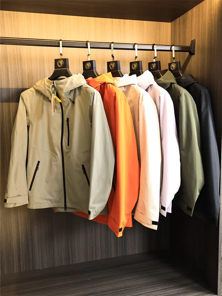 Мужская водонепроницаемая куртка Mountain Series, весна 202, повседневная уличная куртка с капюшоном Jaet Faion Urban Sle Long Sve, свободная посадка
Мужская водонепроницаемая куртка Mountain Series, весна 202, повседневная уличная куртка с капюшоном Jaet Faion Urban Sle Long Sve, свободная посадка