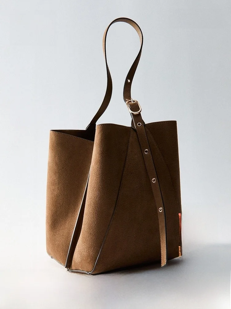 H&M Summer 2026 Women's Single Shoulder Bag Fashionable New Style Handbag Leather Material Trendy Design Female Purse
H&M Summer 2026 Women's Single Shoulder Bag Fashionable New Style Handbag Leather Material Trendy Design Female Purse