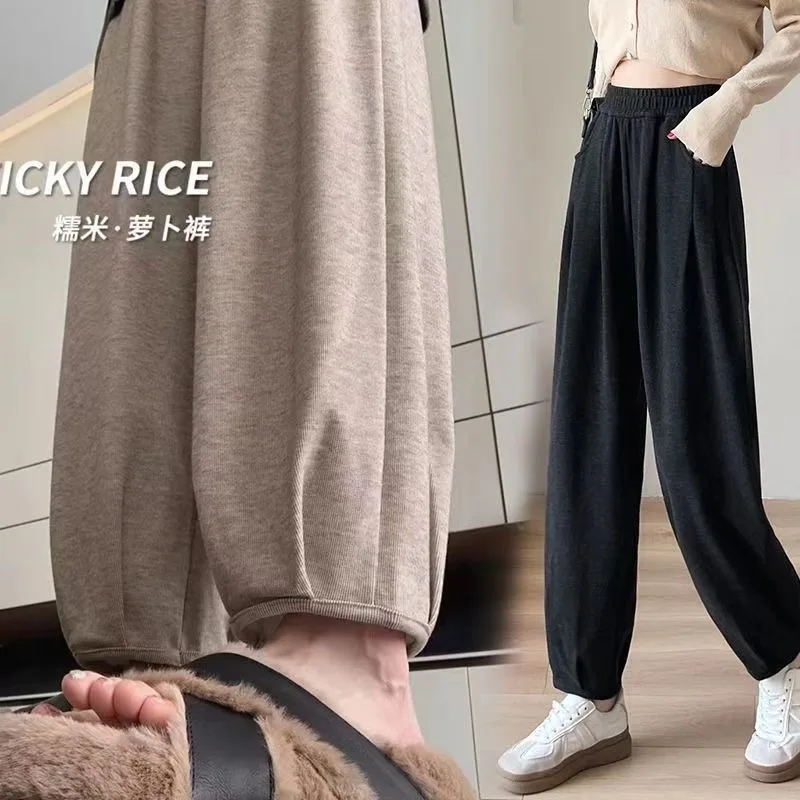 Мягкие клейкие рисовые брюки для женщин с высокой талией, свободные и повседневные прямые брюки-дудочки, классические и универсальные, простые и повседневные
Мягкие клейкие рисовые брюки для женщин с высокой талией, свободные и повседневные прямые брюки-дудочки, классические и универсальные, простые и повседневные