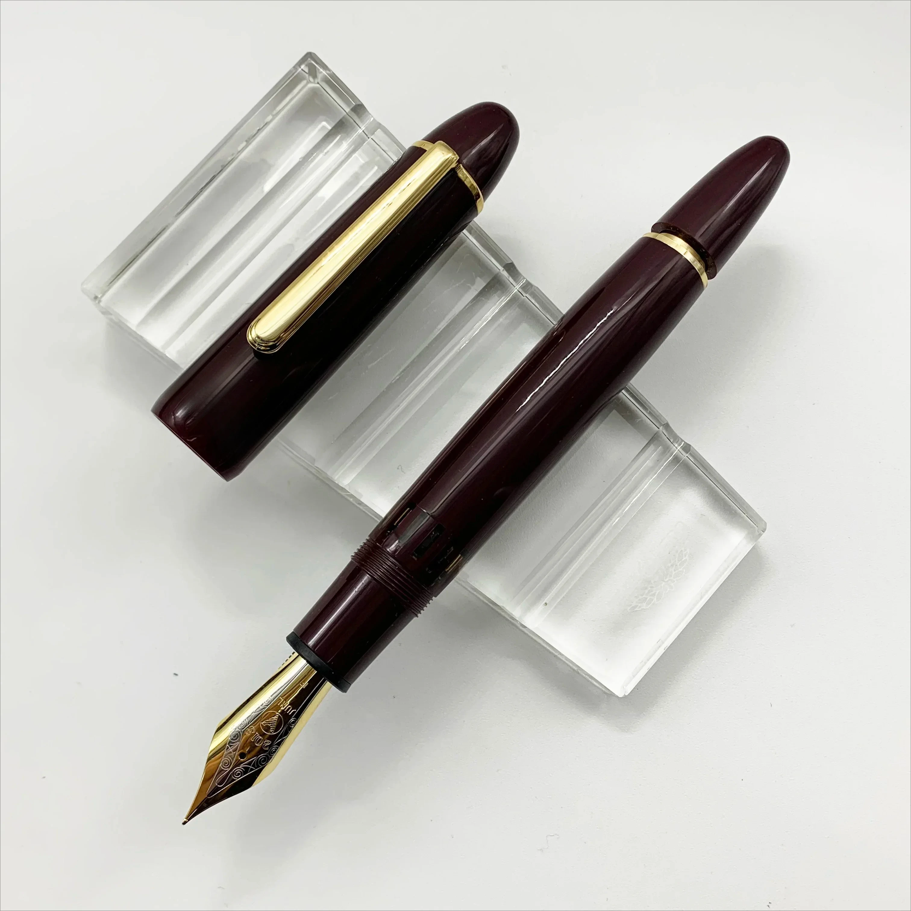 New Limited White! WingSung 930 Resin Piston Fountain Pen N0.9 Iraurita F/M/B Nib Gold/Silver Clip Business Student Writing Gift
New Limited White! WingSung 930 Resin Piston Fountain Pen N0.9 Iraurita F/M/B Nib Gold/Silver Clip Business Student Writing Gift