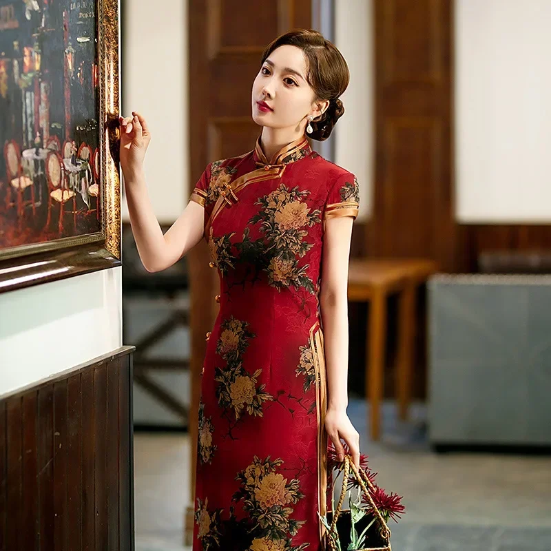 Chinese Cheongsam Traditional Wedding Qipao Woman Embroidery Elegant Split Dress Female Floral Bodycon Cheongsam
Chinese Cheongsam Traditional Wedding Qipao Woman Embroidery Elegant Split Dress Female Floral Bodycon Cheongsam