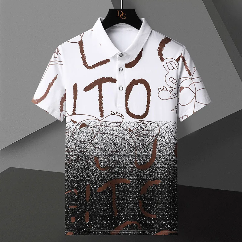 Korean Social Polo Camisa Hombre Short Sleeve Night Club Men Flower Polo Shirt Men Mode Homme Luxury Letter Print Men Polo Shirt
Korean Social Polo Camisa Hombre Short Sleeve Night Club Men Flower Polo Shirt Men Mode Homme Luxury Letter Print Men Polo Shirt