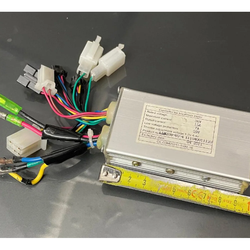 Ebike Brushless Motor Controller LSW338-60-4 36V 15A Suitable for Electric Bicycles Scooters Fat-Tire Bikes Speed Controller
Ebike Brushless Motor Controller LSW338-60-4 36V 15A Suitable for Electric Bicycles Scooters Fat-Tire Bikes Speed Controller