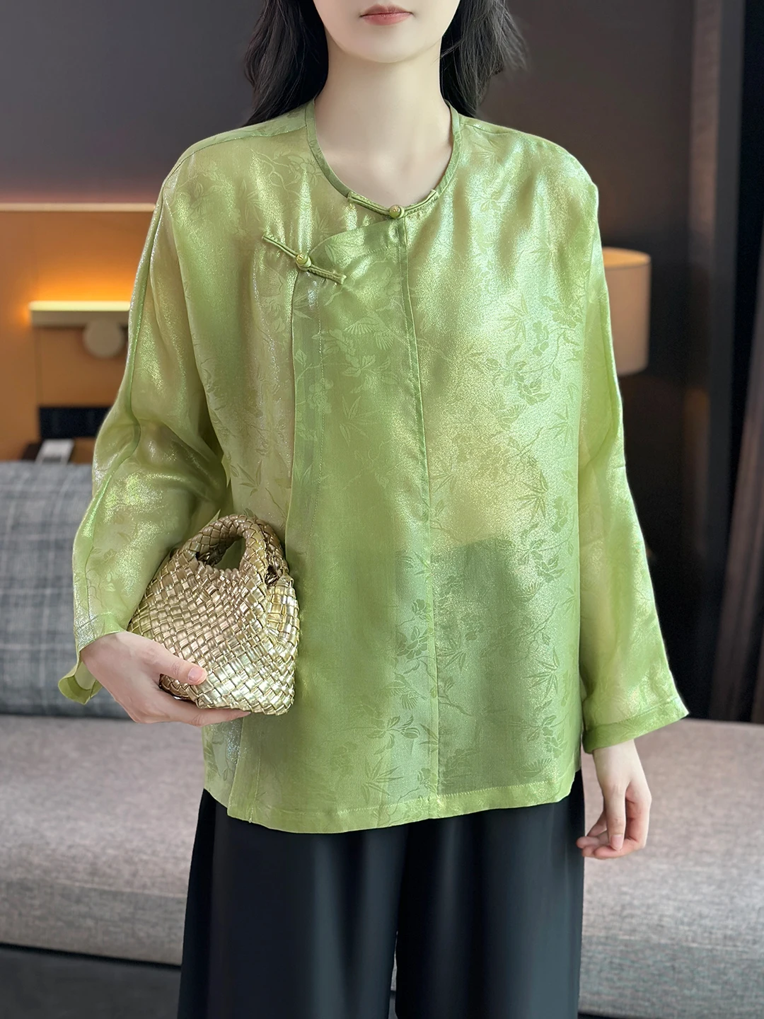 Zuozhujia High-Definition Silk Embroidery New Chinese Style round Neck Silk Shirt Transparent Lace Panel Loose Fit W...
Zuozhujia High-Definition Silk Embroidery New Chinese Style round Neck Silk Shirt Transparent Lace Panel Loose Fit W...