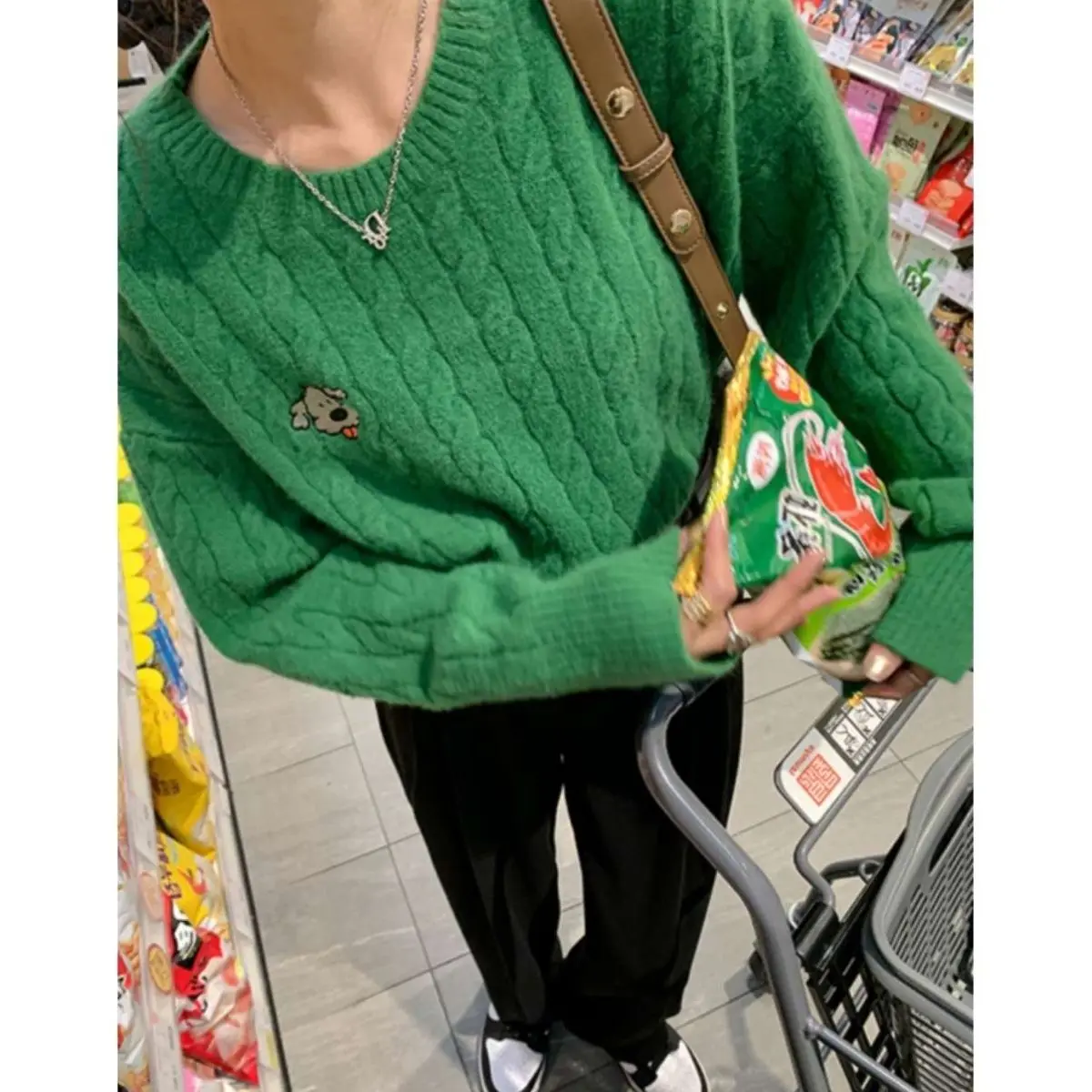 Красивый зеленый вязаный свитер, теплые зимние топы, свободный пуловер с круглым вырезом и длинными рукавами, корейская мода, для молодых женщин и девочек, Harajuku
Красивый зеленый вязаный свитер, теплые зимние топы, свободный пуловер с круглым вырезом и длинными рукавами, корейская мода, для молодых женщин и девочек, Harajuku